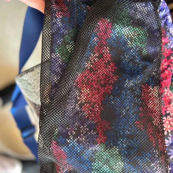 Lululemon yoga mat Floral Patterned Backpack with Blue Straps - Picture 3 of 4